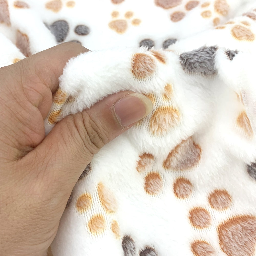 Blanket Winter Coral plush paw print blanket